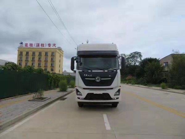 44方22噸飼料車-東風(fēng)天龍