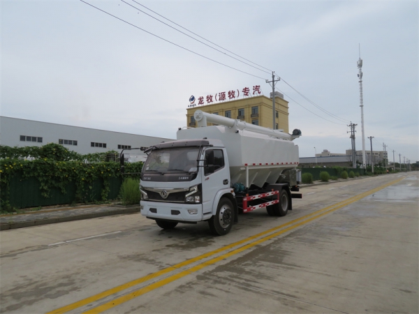 散裝飼料車(chē)發(fā)車(chē)山東！