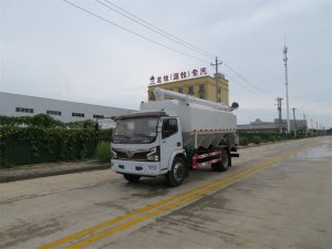 散裝飼料車發(fā)車山東！